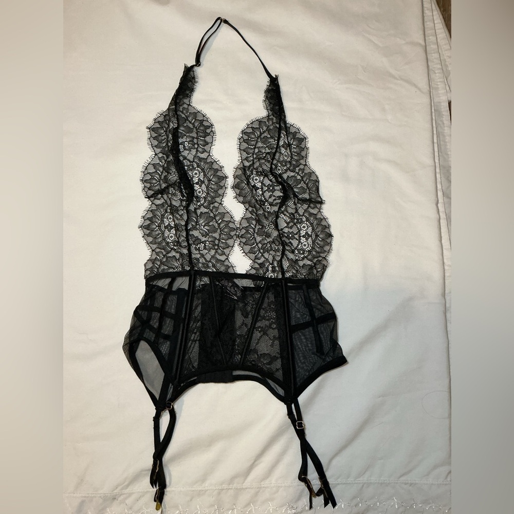 Elegant Black Lace Bodysuit - Picture 1 of 6